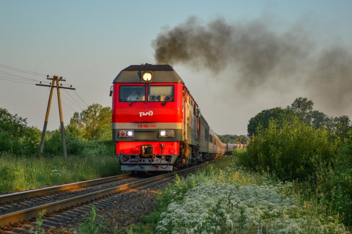 Тэп70бс с двухэтажным поездом