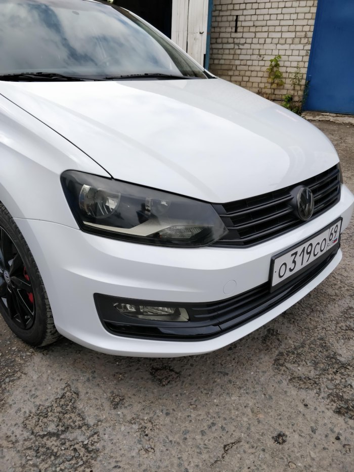 Тонировка передних фар Volkswagen Polo