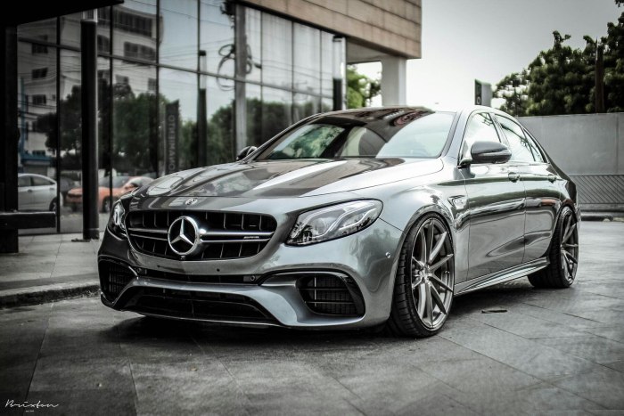 Мерседес Бенц e63s AMG
