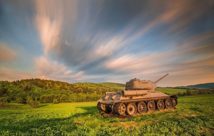 Танк т-34 на поле боя