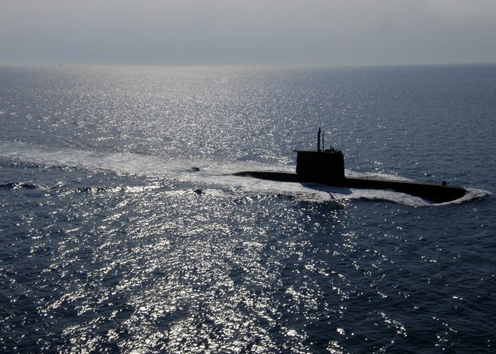 Подводная лодка в море