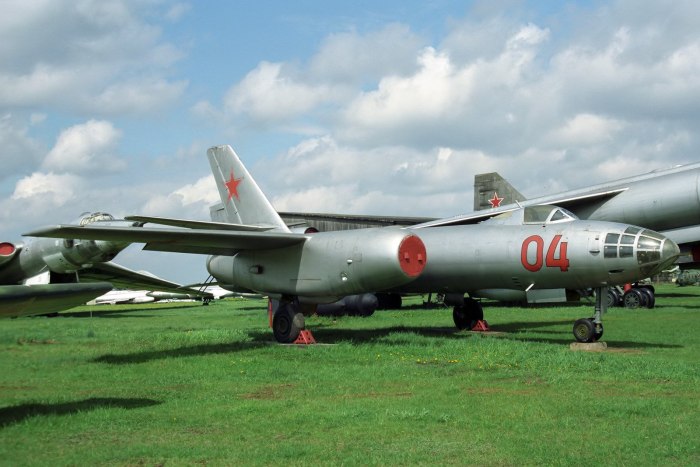 Самолет ил-28
