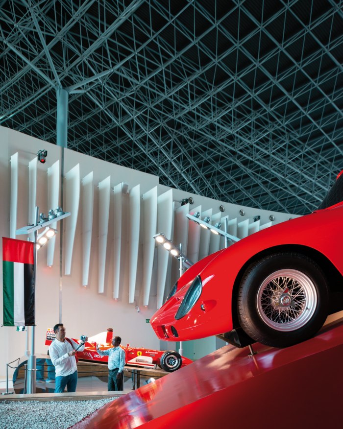 Ferrari World Дубай