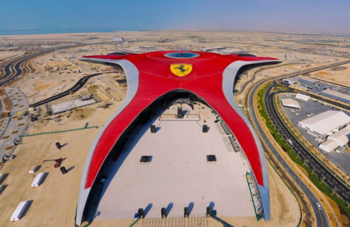 Ferrari World в Абу - Даби (Феррари парк)