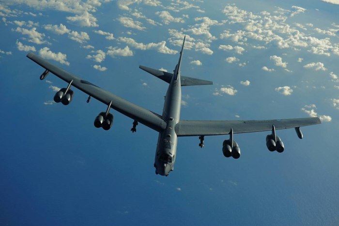 Американский бомбардировщик б-52