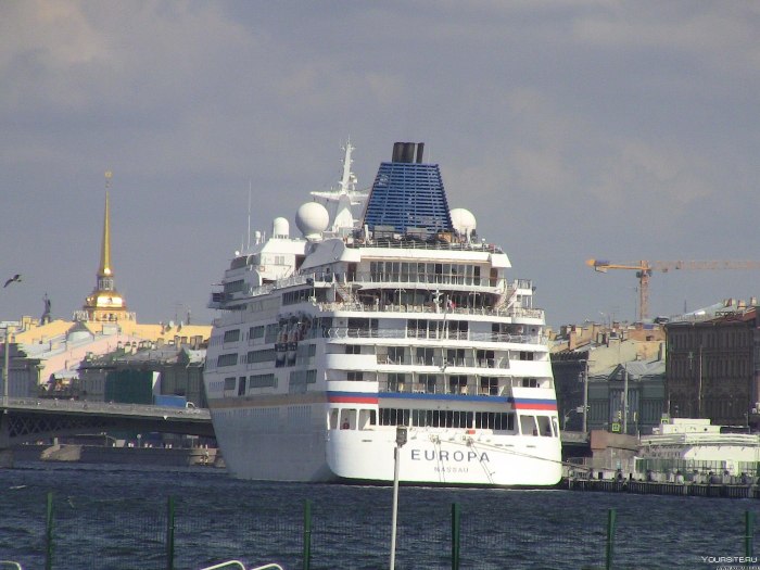 Морские круизные лайнеры в Санкт Петербурге