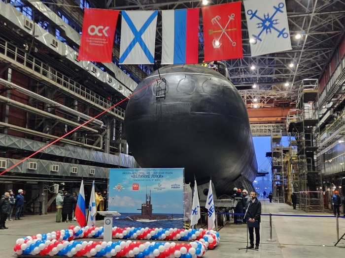 Дизель электрическая подводная лодка Кронштадт проект 677 Лада
