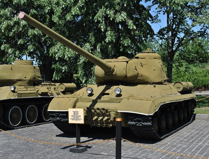 Советский танк ИС 1