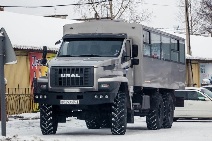 Автомобиль Урал Урал 3255