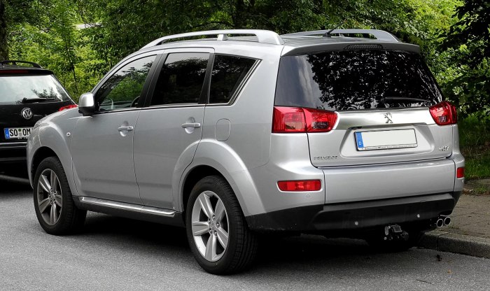 Citroen c-Crosser и Peugeot 4007