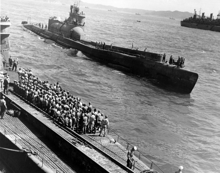 Подводная лодка авианосец i-400