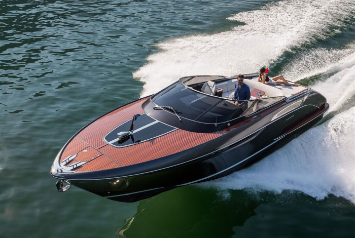 Riva 100 катер