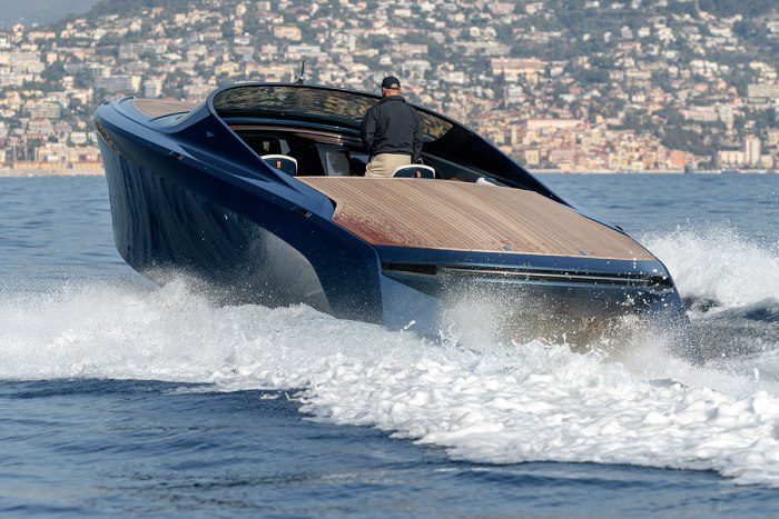 Aston Martin Yacht am37