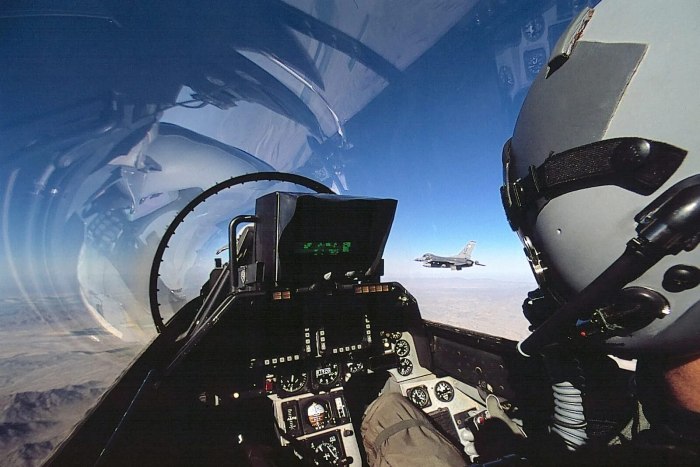 F-16 кабина