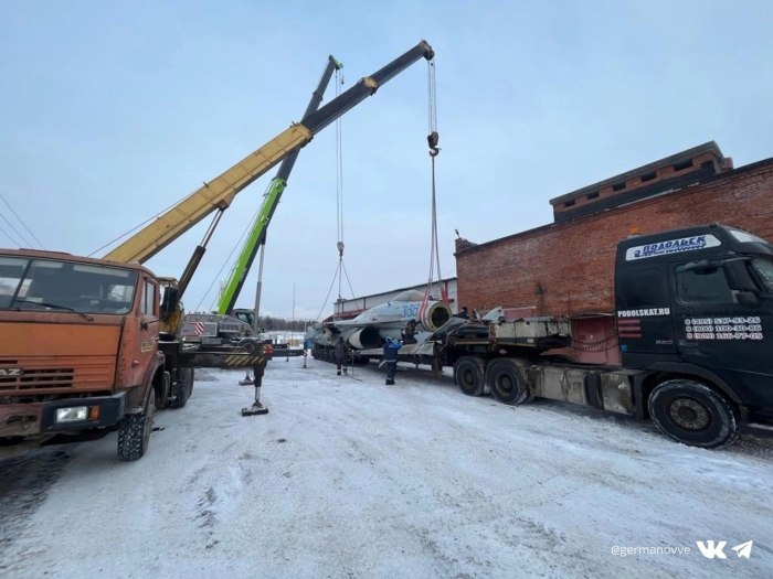 Самолет в Череповце установили