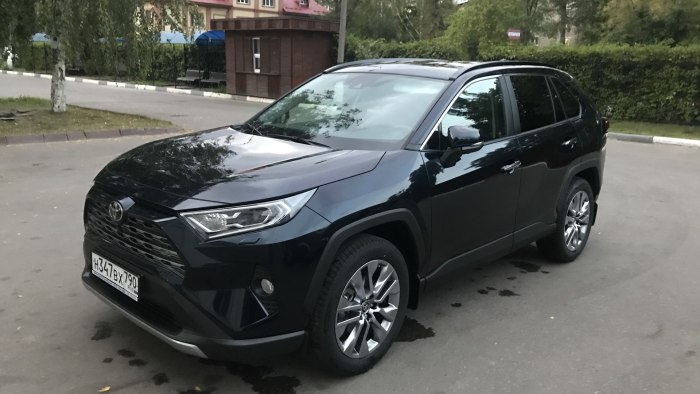 Тойота рав 4 2021 черный