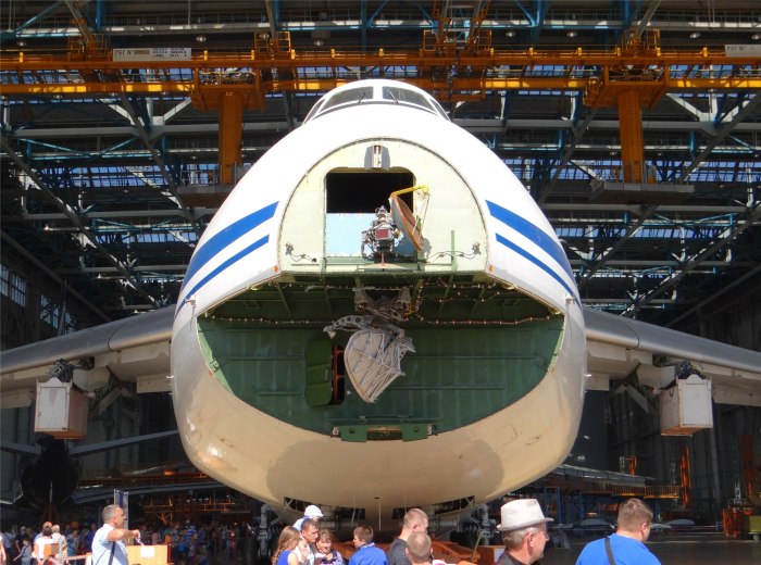 АН-124 Руслан кабина