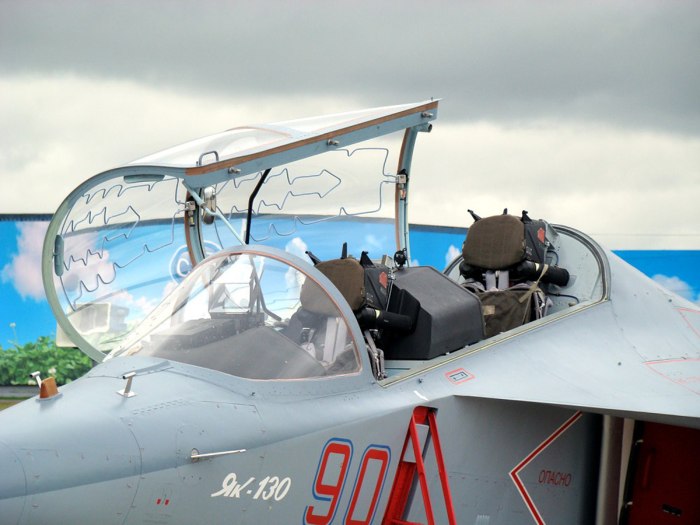 Як-130 фонарь кабины