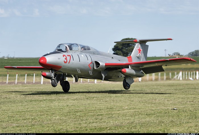 Самолет Аэро л-29 Дельфин