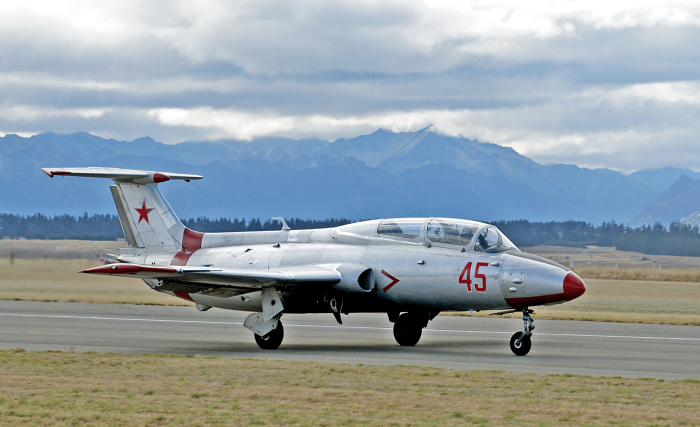Aero l-29 Delfin