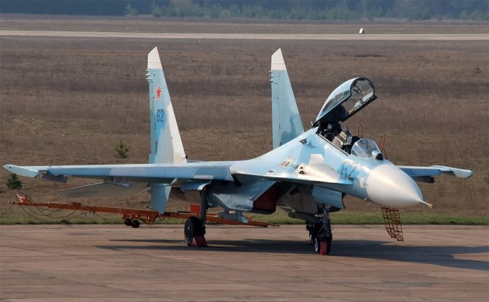 Самолет Су 27