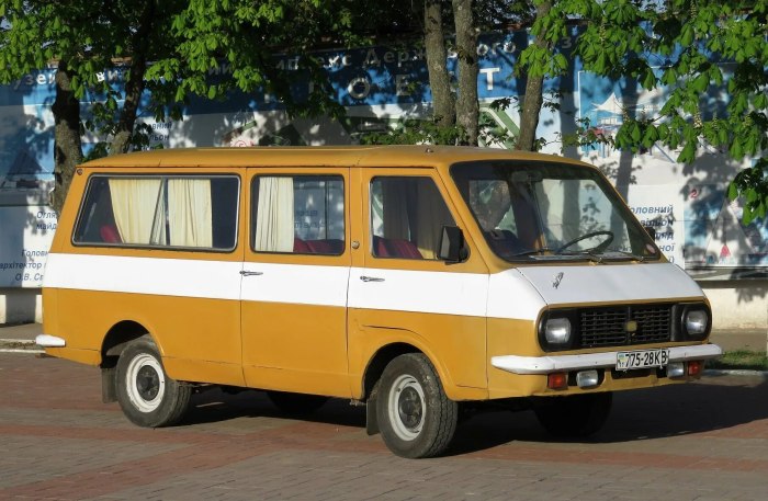 Советский микроавтобус РАФ 2203