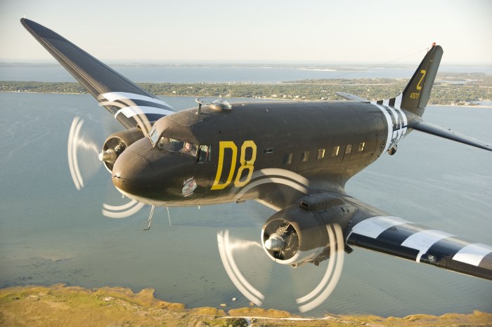 Douglas DC-3 (C-47 Dakota) -