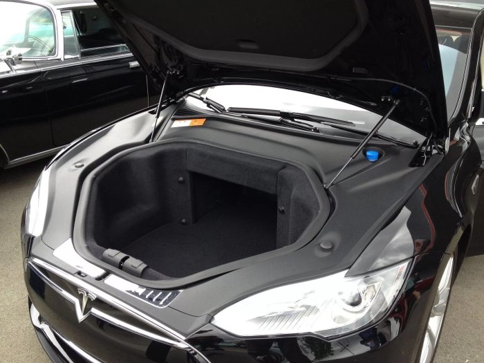Tesla model s капот