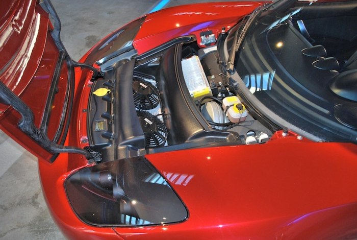 Tesla model 3 открытый капот