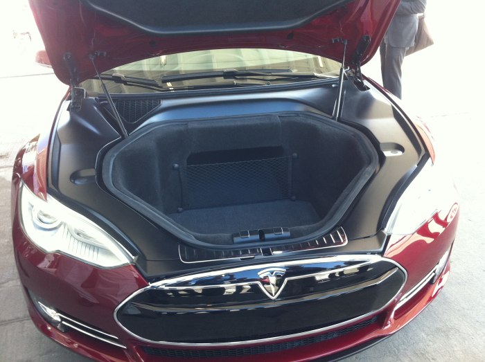 Tesla model x капот