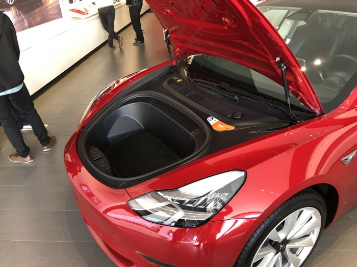 Tesla model 3 багажник