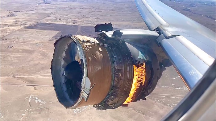 Двигатель самолета Боинг 777