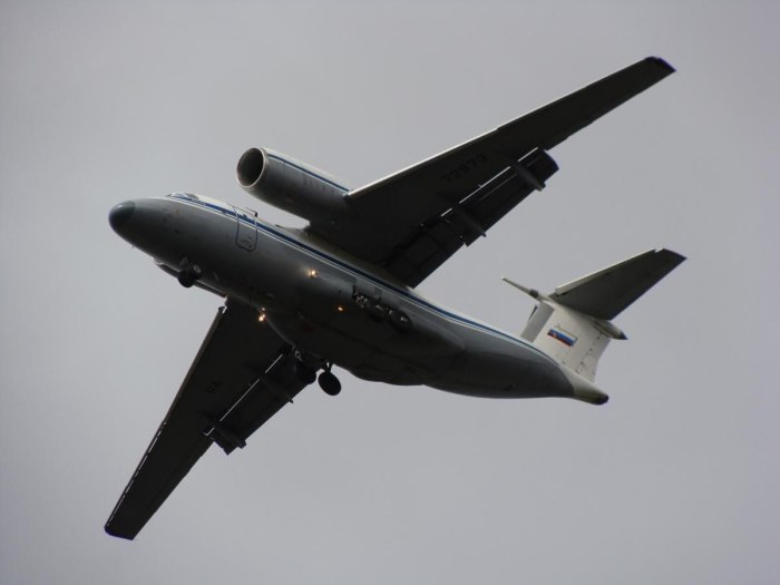 Самолет АН 72 С одним двигателем