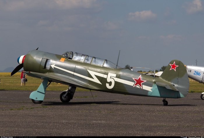 Самолёт як-11