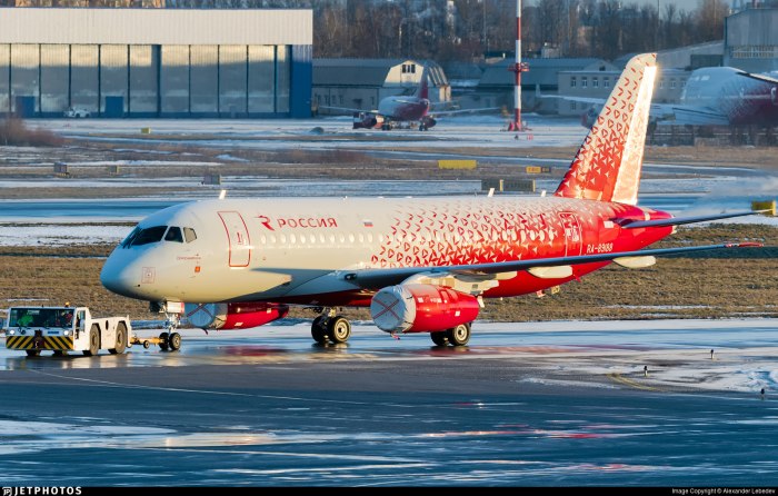 Самолёт Суперджет 100 Россия