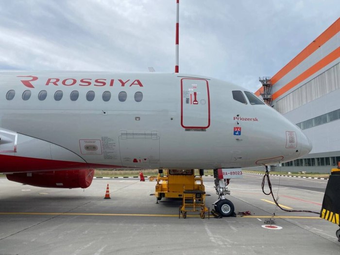 Самолёт Суперджет 100 Россия