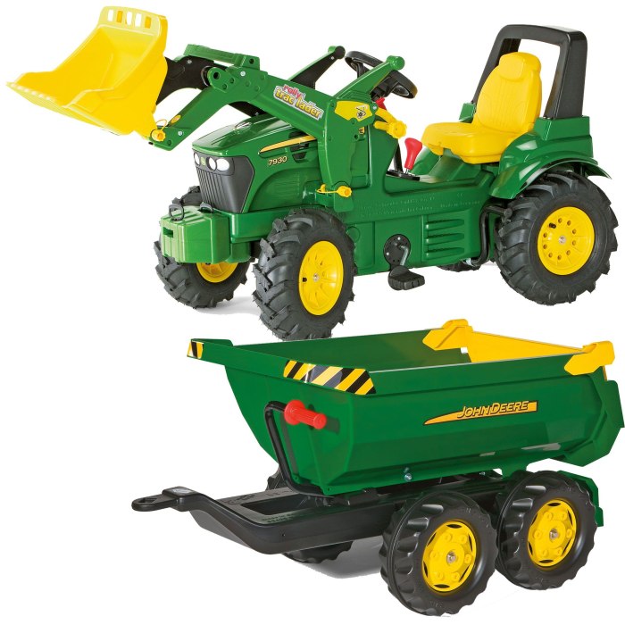 Трактор John Deere с ковшом