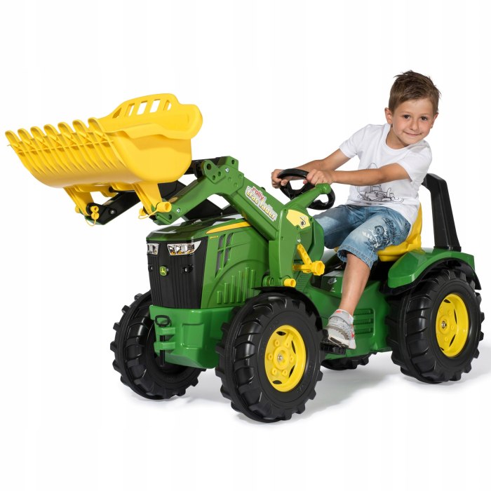 Педальный трактор John Deere