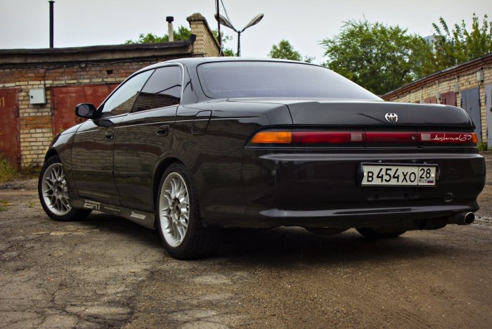 Toyota Mark 2 90 черный