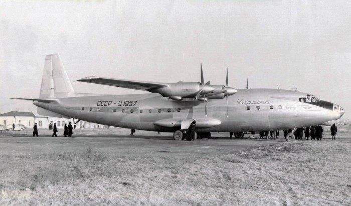 Самолет АН-10