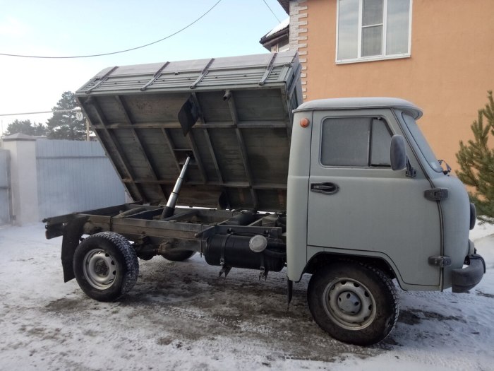 УАЗ головастик 3303 самосвал