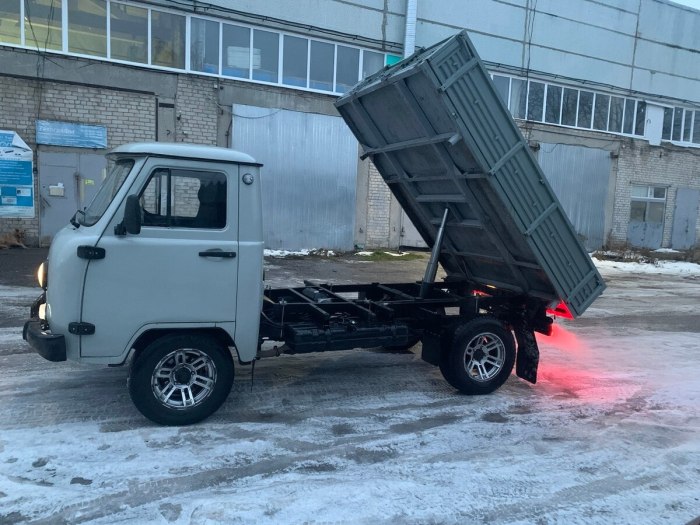 УАЗ самосвал заводской