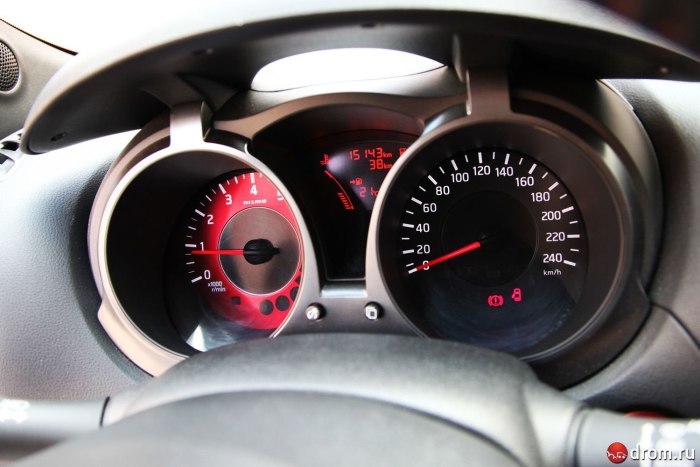Nissan Juke приборная панель