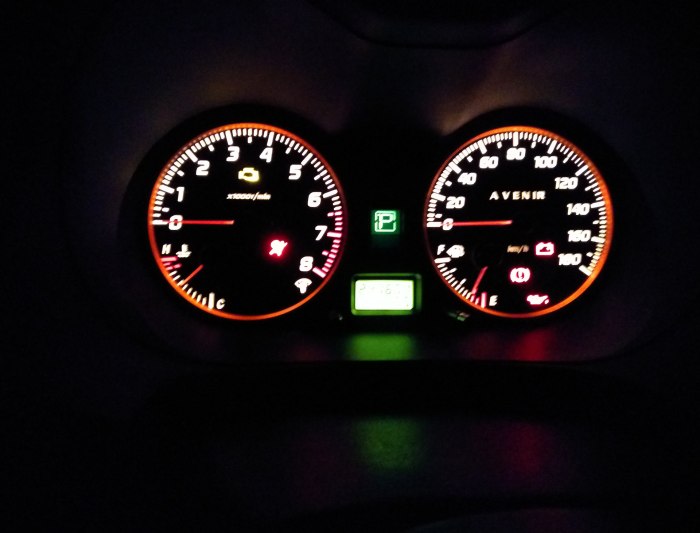 Приборная панель Nissan Avenir
