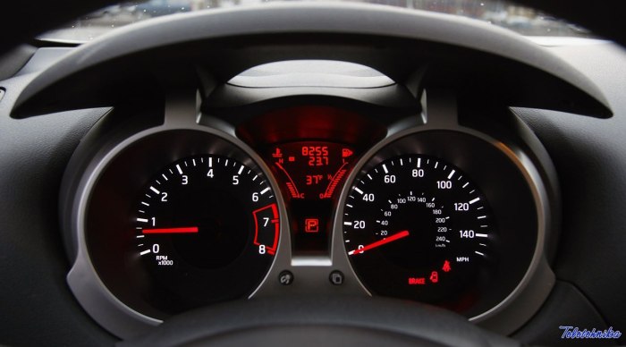 Nissan Juke 2012 приборная панель