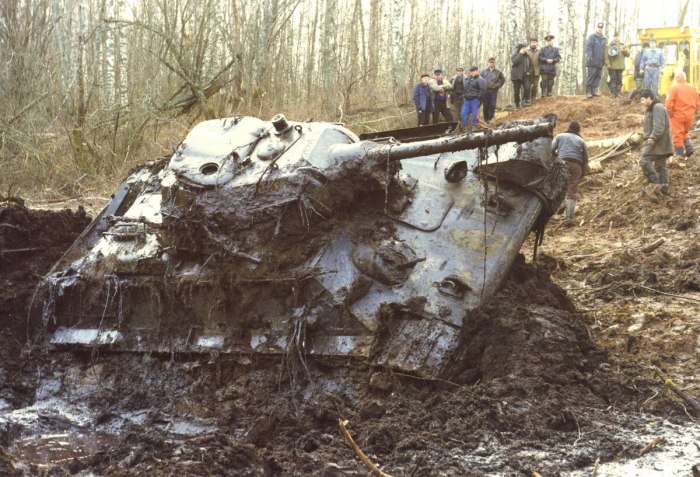 Танк т-34-76 поднятый со дна реки Дон
