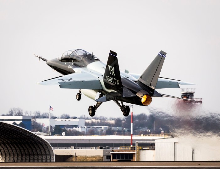 Boeing-Saab t-7 Red Hawk