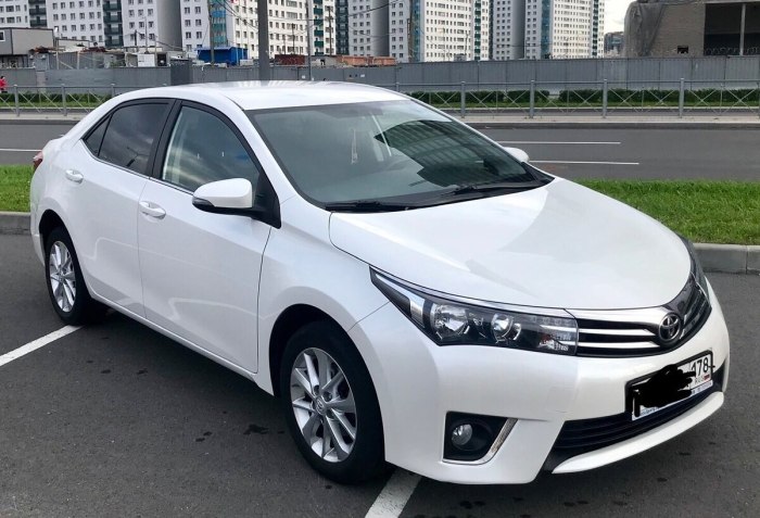 Toyota Corolla 2014 белая