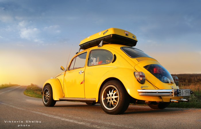 Volkswagen Жук желтый