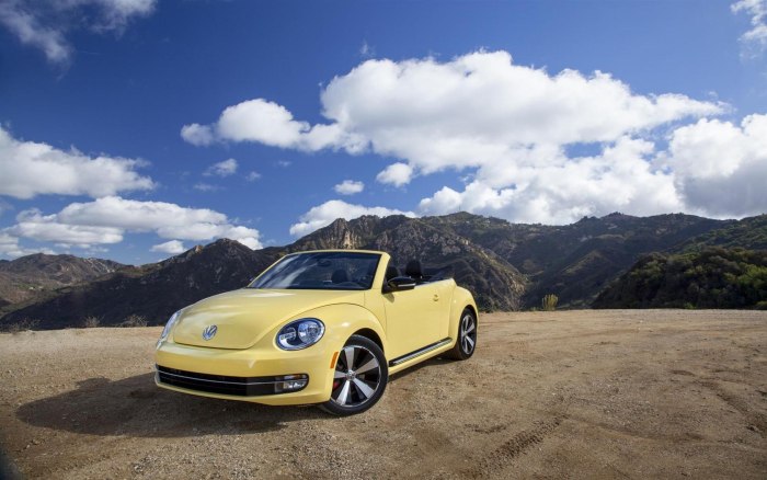 Volkswagen Beetle Жук желтый